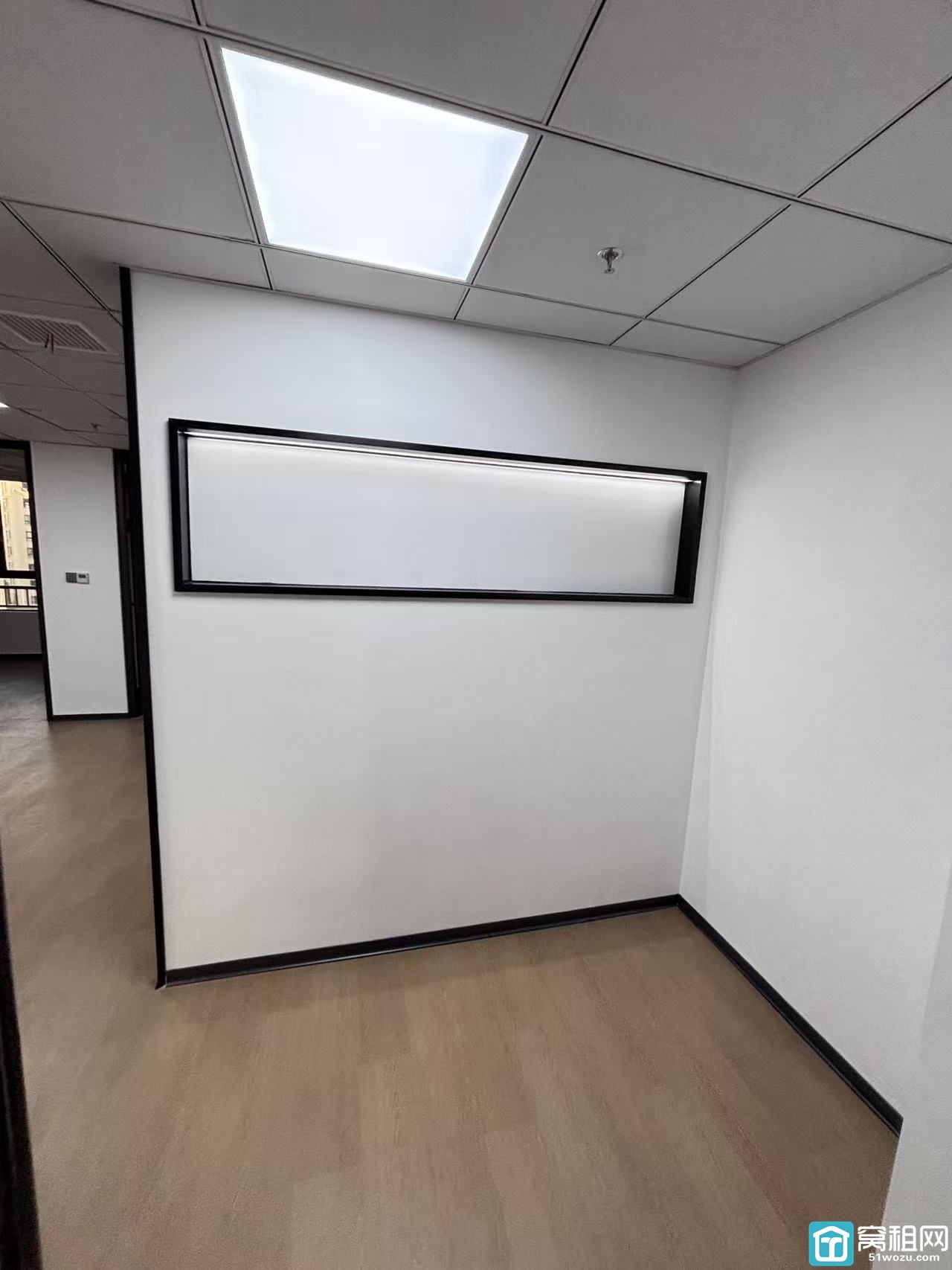 地铁2号线鄞州大道附近高校归谷办公室出租面积113平米年租金56000元