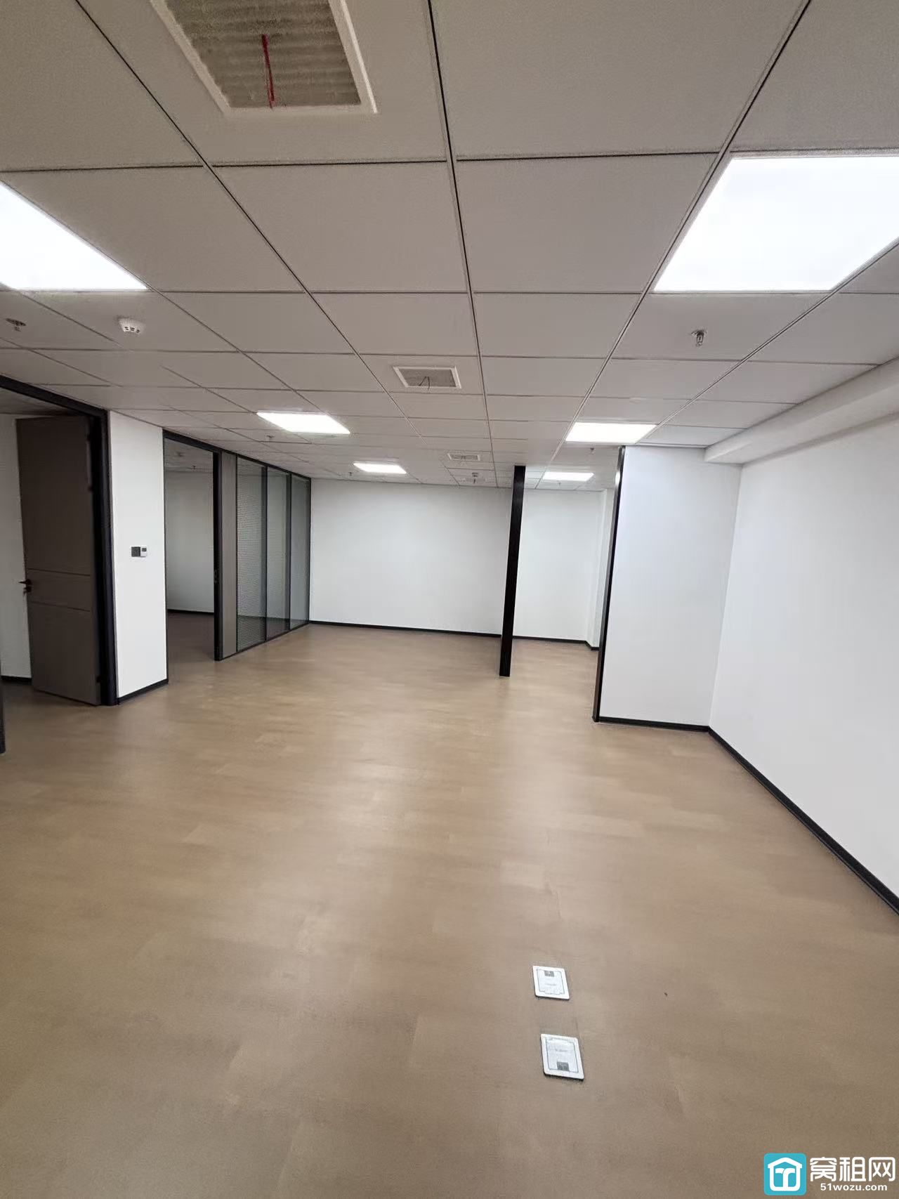 地铁2号线鄞州大道附近高校归谷办公室出租面积113平米年租金56000元