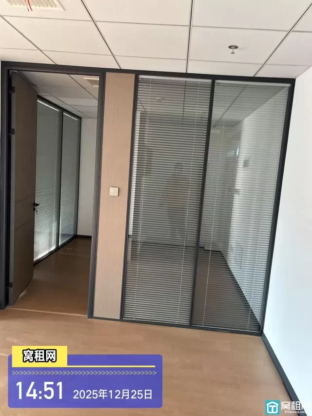 宁波鄞州大道高架附近高校硅谷103.9平米办公楼精装修出租