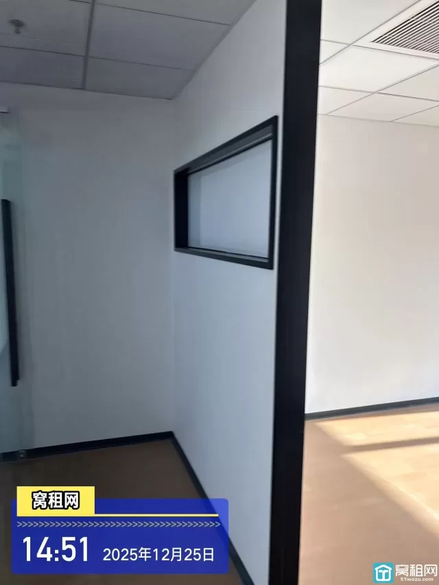 宁波鄞州大道高架附近高校硅谷103.9平米办公楼精装修出租