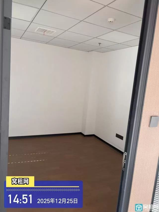 宁波鄞州大道高架附近高校硅谷103.9平米办公楼精装修出租