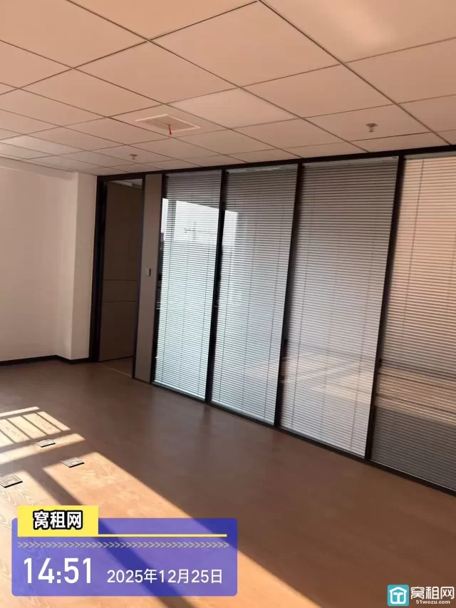 宁波鄞州大道高架附近高校硅谷103.9平米办公楼精装修出租