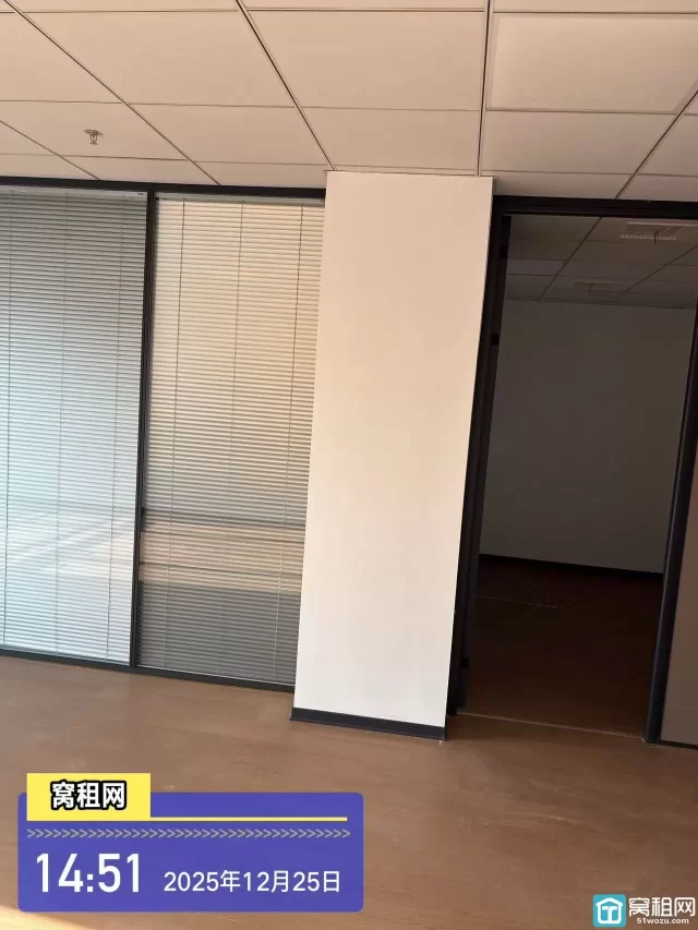 宁波鄞州大道高架附近高校硅谷103.9平米办公楼精装修出租