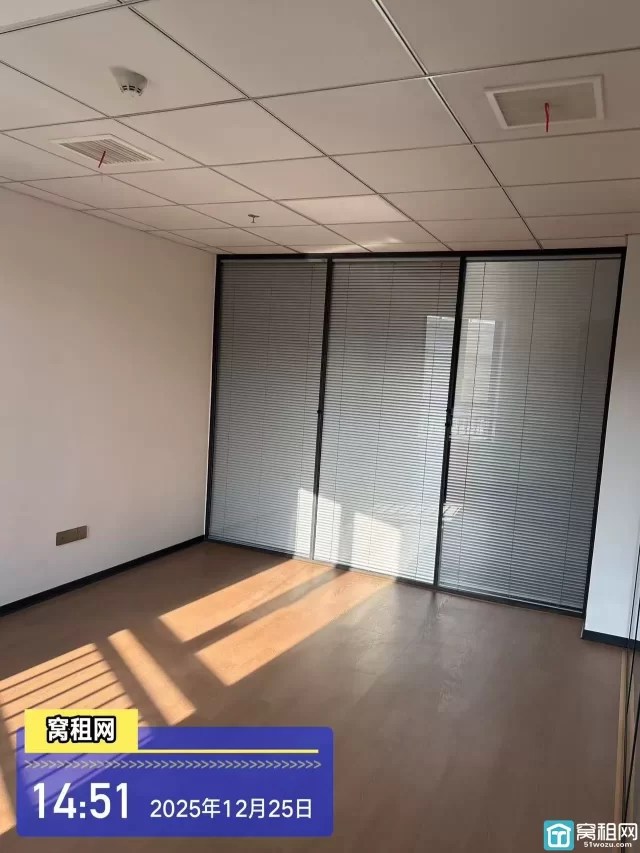 宁波鄞州大道高架附近高校硅谷103.9平米办公楼精装修出租