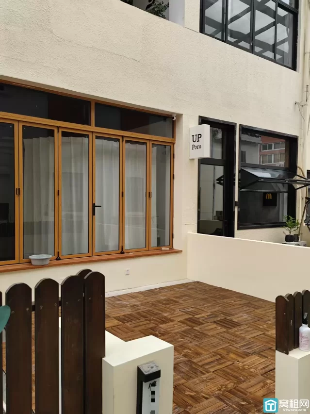 鄞州区印象城附近创咖园区70平米带露台的出现可以开店可以办公