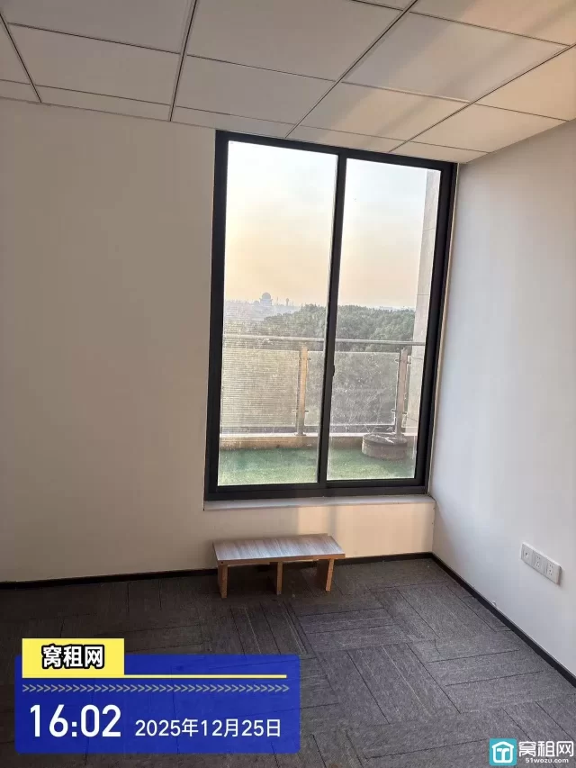 海曙石碶富港电商城94.55平米办公室出租价格3738元/月