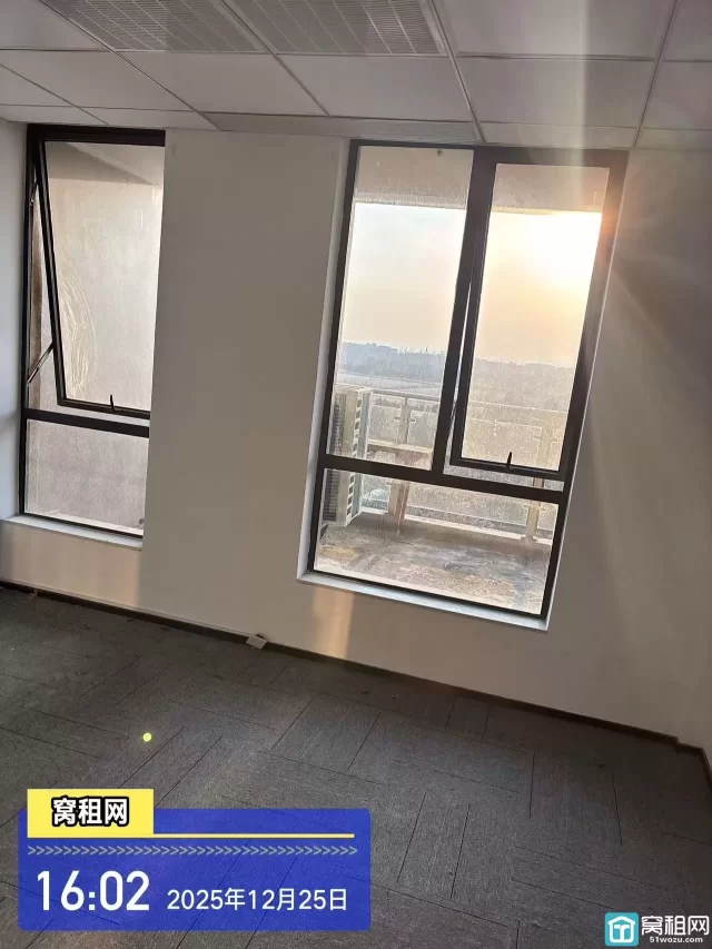 海曙石碶富港电商城94.55平米办公室出租价格3738元/月