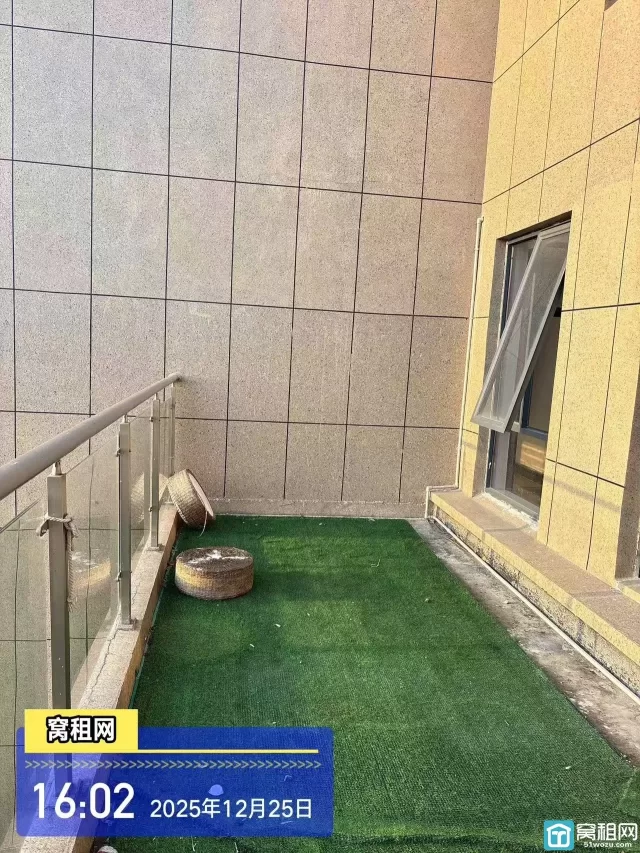 海曙石碶富港电商城94.55平米办公室出租价格3738元/月