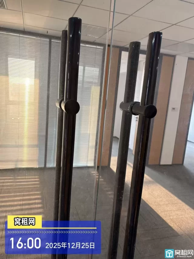 海曙石碶富港电商城94.55平米办公室出租价格3738元/月