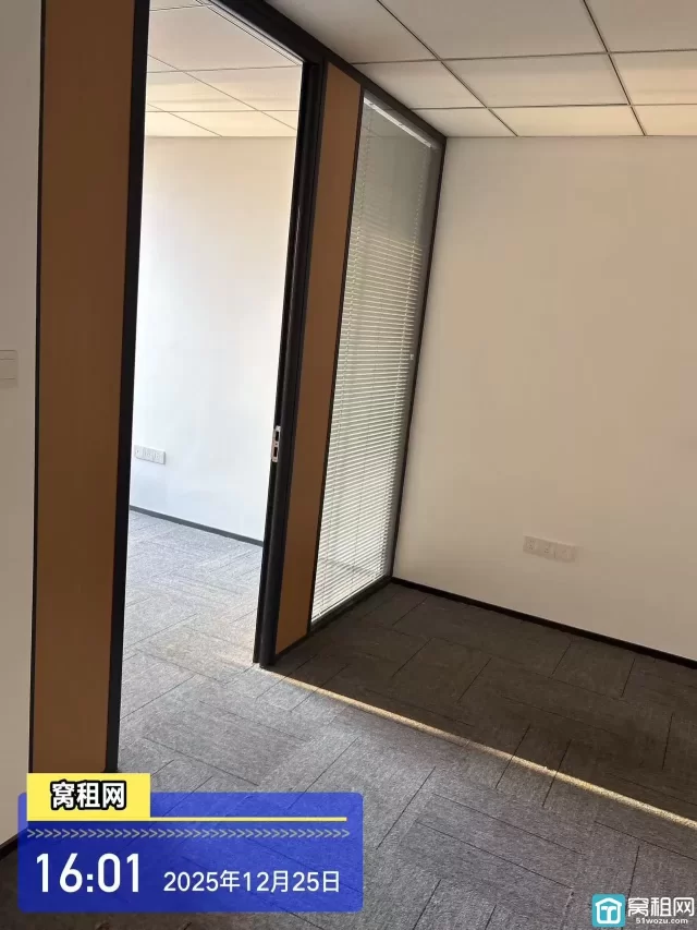 海曙石碶富港电商城94.55平米办公室出租价格3738元/月