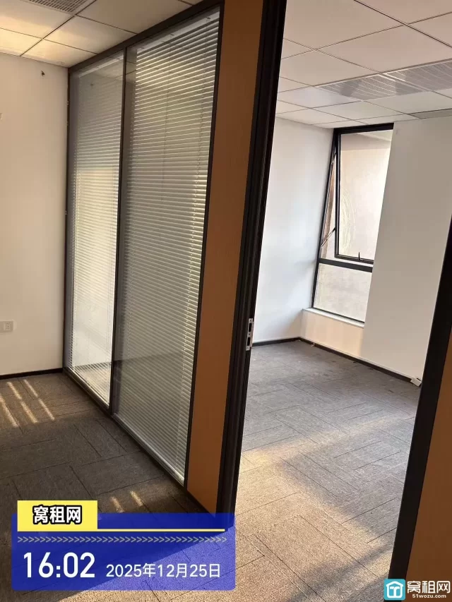 海曙石碶富港电商城94.55平米办公室出租价格3738元/月