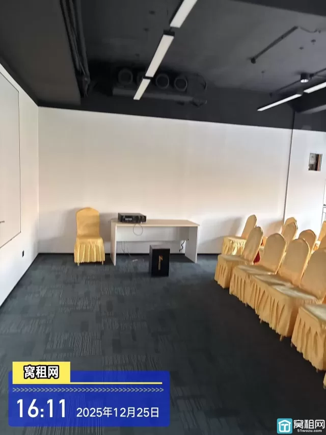 宁波机场附近富港电商城557平米带厨房，会所，淋浴间加办公室出租