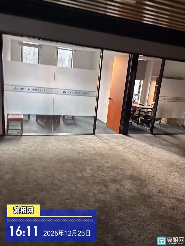 宁波机场附近富港电商城557平米带厨房，会所，淋浴间加办公室出租