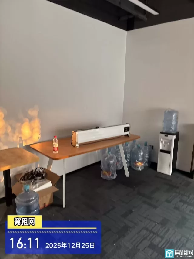 宁波机场附近富港电商城557平米带厨房，会所，淋浴间加办公室出租