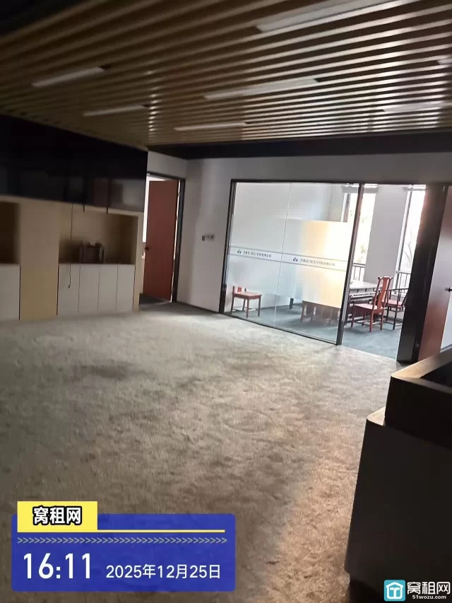 宁波机场附近富港电商城557平米带厨房，会所，淋浴间加办公室出租