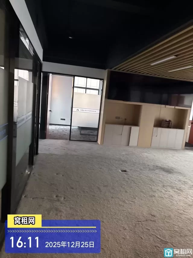宁波机场附近富港电商城557平米带厨房，会所，淋浴间加办公室出租