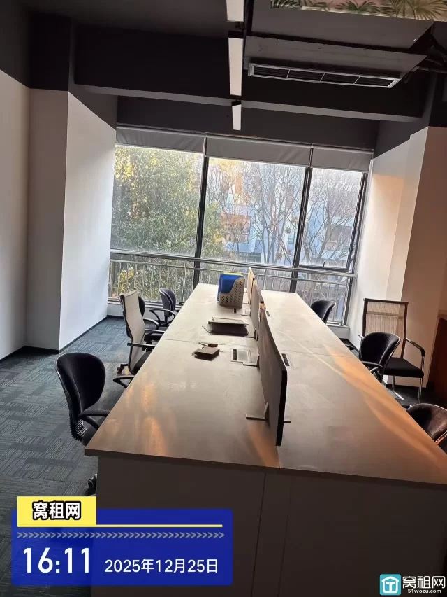 宁波机场附近富港电商城557平米带厨房，会所，淋浴间加办公室出租