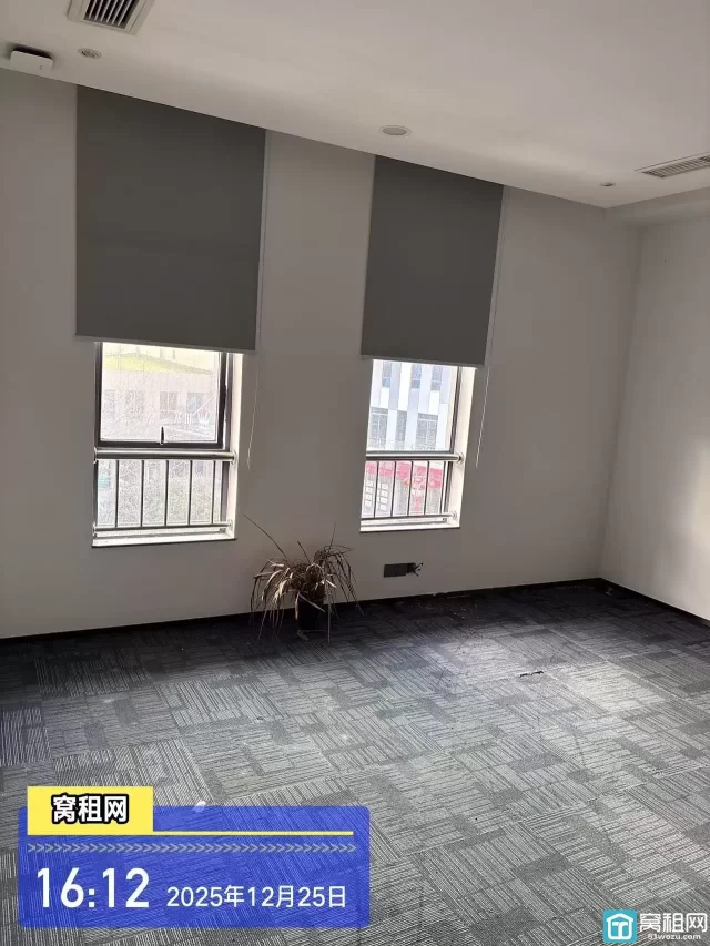 宁波机场附近富港电商城557平米带厨房，会所，淋浴间加办公室出租