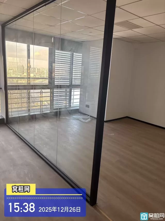 江北银亿外滩大厦187平米精装3隔间朝北办公室招租7963元/月