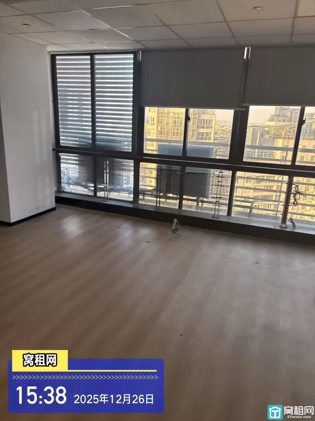 江北银亿外滩大厦187平米精装3隔间朝北办公室招租7963元/月