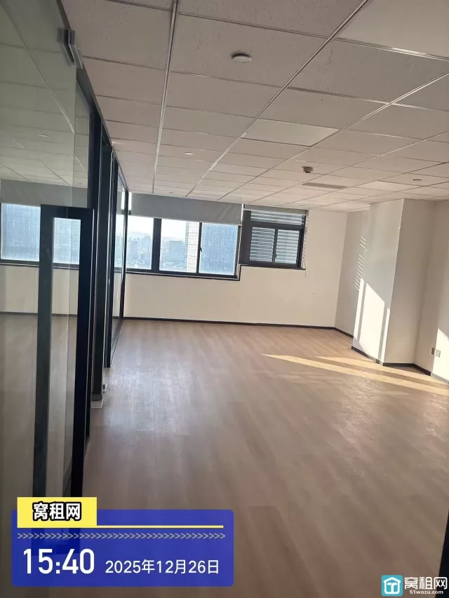 宁波江北人民路老外滩银亿外滩大厦110平精装办公室出租朝向4600元/月