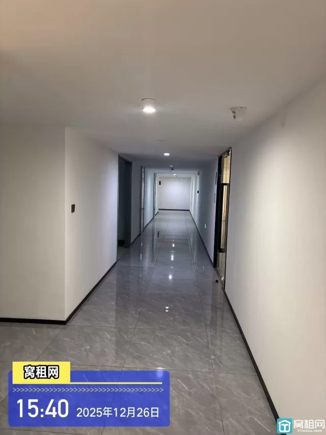 宁波江北人民路老外滩银亿外滩大厦110平精装办公室出租朝向4600元/月