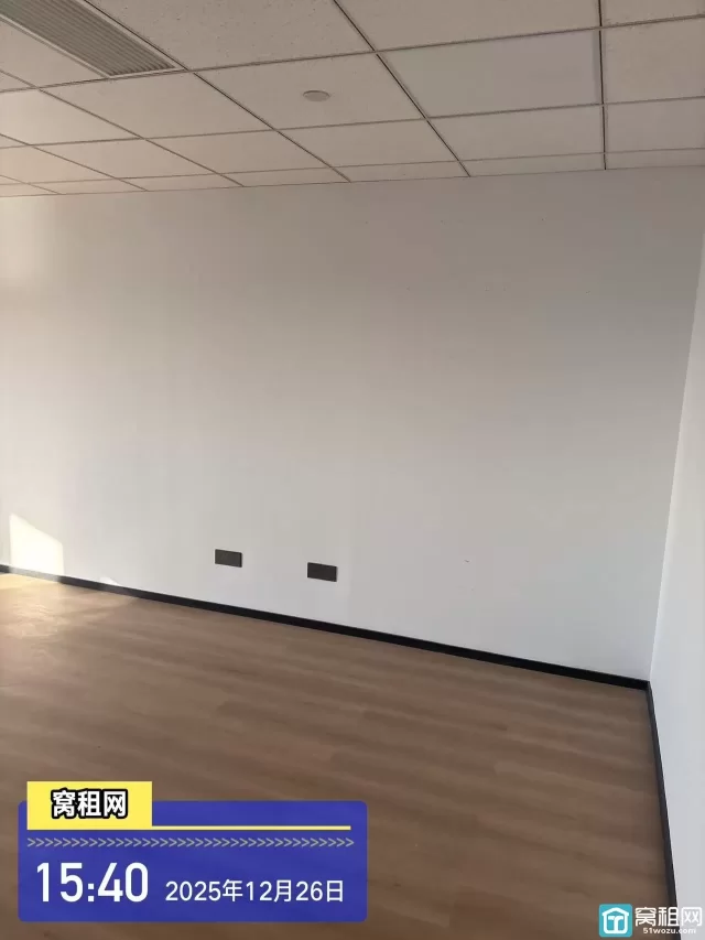 宁波江北人民路老外滩银亿外滩大厦110平精装办公室出租朝向4600元/月