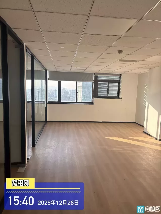 宁波江北人民路老外滩银亿外滩大厦110平精装办公室出租朝向4600元/月