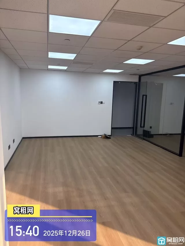 宁波江北人民路老外滩银亿外滩大厦110平精装办公室出租朝向4600元/月