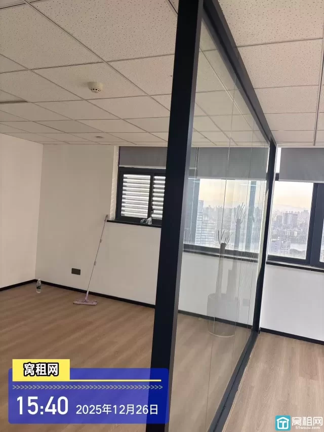 宁波江北人民路老外滩银亿外滩大厦110平精装办公室出租朝向4600元/月