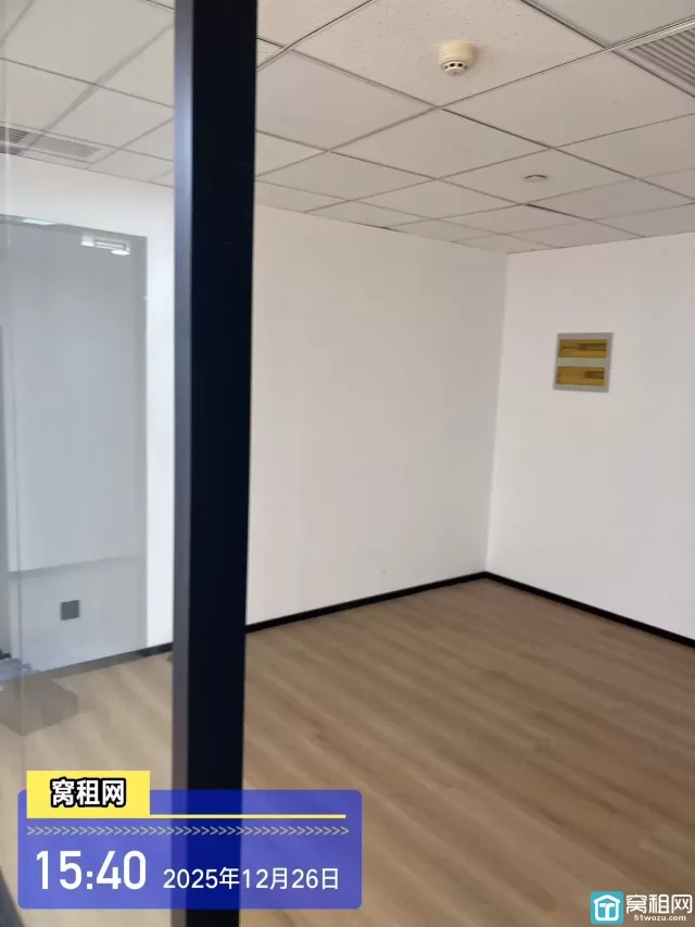 宁波江北人民路老外滩银亿外滩大厦110平精装办公室出租朝向4600元/月