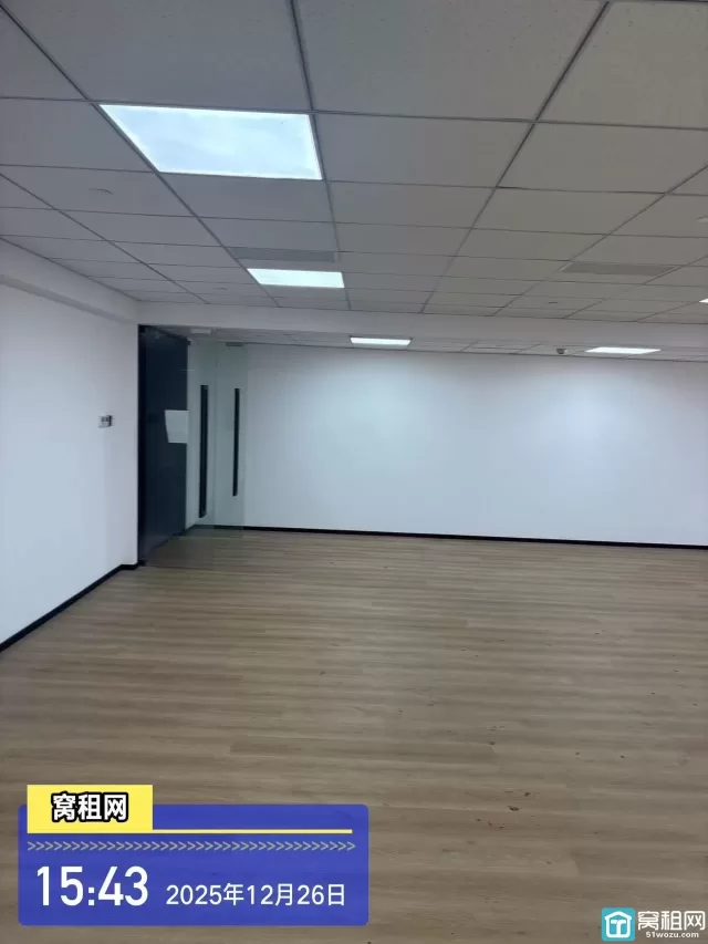 江北外滩写字楼银亿外滩大厦334平米朝江景办公室出租单价1.2元