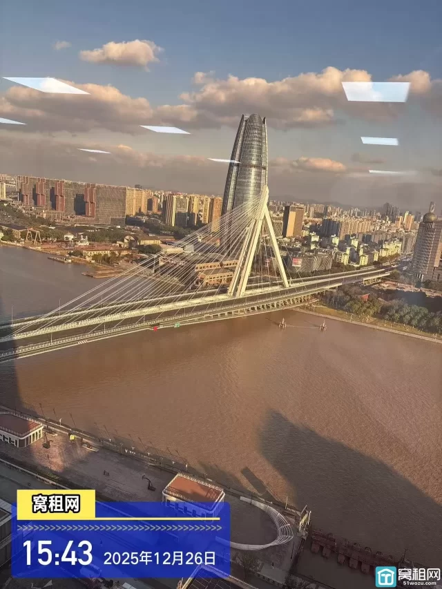 江北外滩写字楼银亿外滩大厦334平米朝江景办公室出租单价1.2元