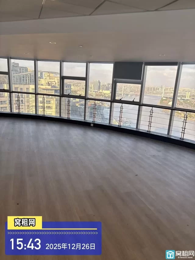 江北外滩写字楼银亿外滩大厦334平米朝江景办公室出租单价1.2元