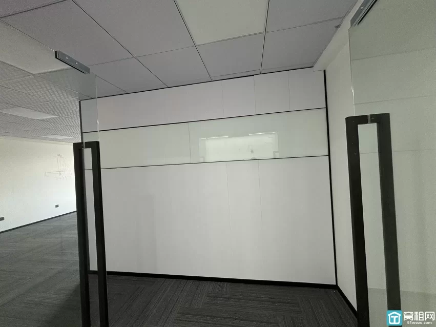 江北老外滩隔壁宁波茗雅苑大厦118平米办公室出租5000元/月