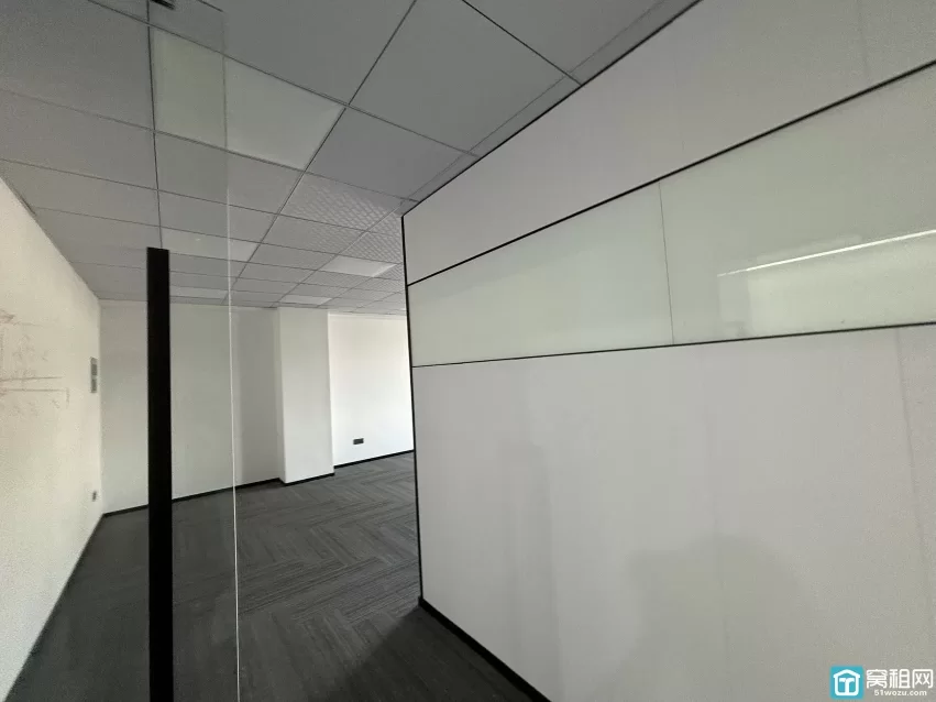 江北老外滩隔壁宁波茗雅苑大厦118平米办公室出租5000元/月