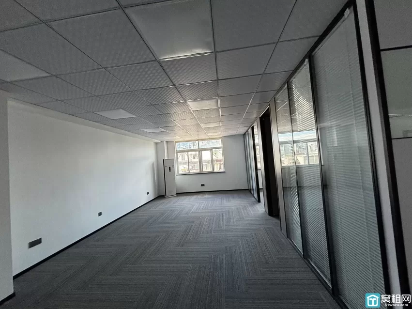 江北老外滩隔壁宁波茗雅苑大厦118平米办公室出租5000元/月