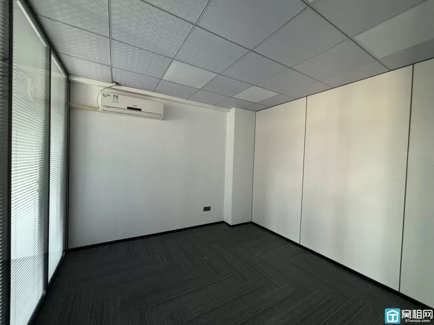 江北老外滩隔壁宁波茗雅苑大厦118平米办公室出租5000元/月