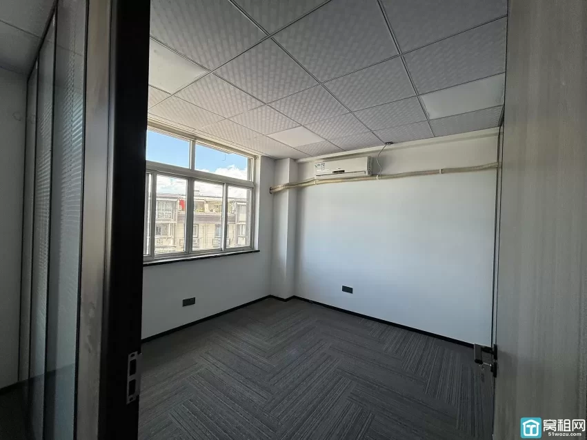 江北老外滩隔壁宁波茗雅苑大厦118平米办公室出租5000元/月