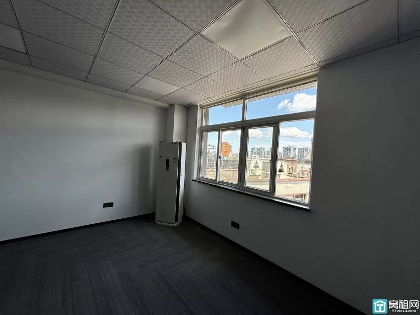 江北老外滩隔壁宁波茗雅苑大厦118平米办公室出租5000元/月