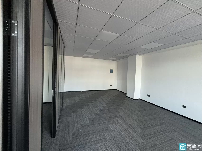 江北老外滩隔壁宁波茗雅苑大厦118平米办公室出租5000元/月