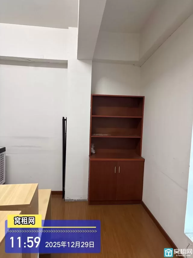 健宸大厦开发商直租办公室面积39平米租金1000元含物业费