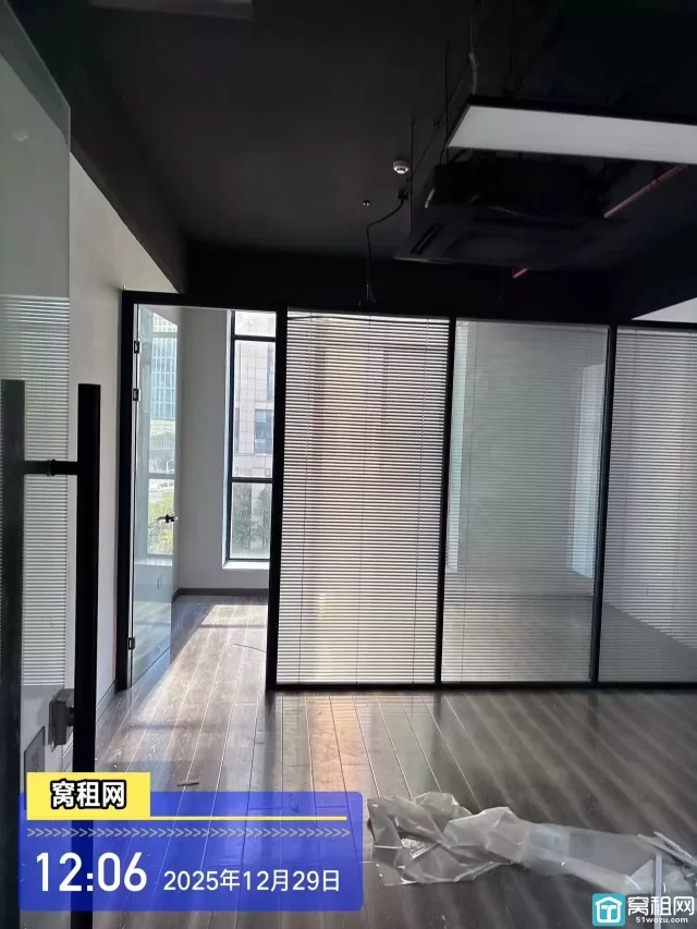 南部商务区健宸大厦出租55平米全新装修办公室招租2530元含税