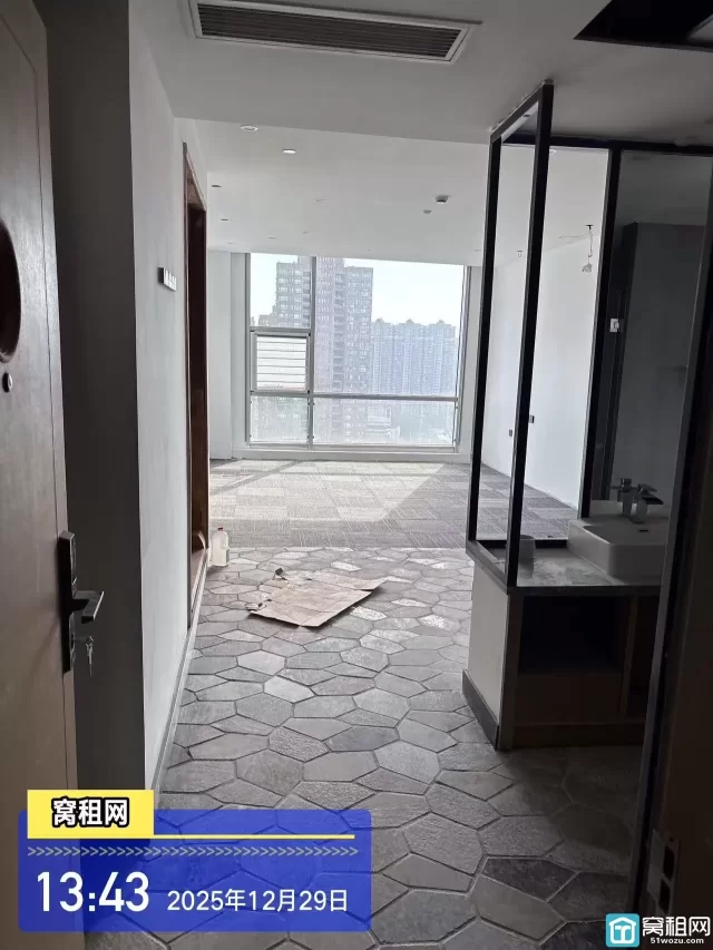 南部商务区附近宁波文体大厦新出70平米带水源办公室出租