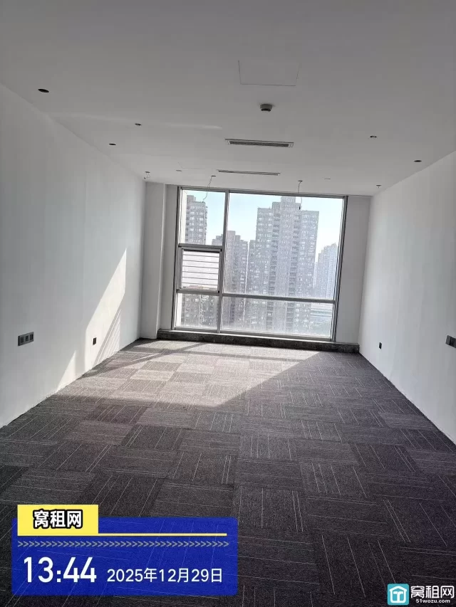 宁波铁建大厦隔壁联安文体70平朝南电梯口精装办公室出租