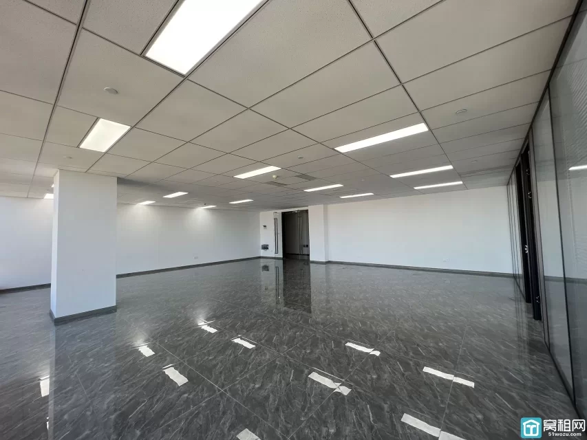 南部商务区旁罗蒙银泰城对面星空国际230.6平精装办公室出租