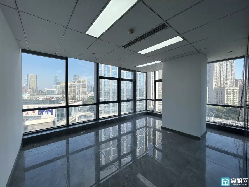鄞州区天童南路际280平精装办公室推荐精装修3个隔间 东北朝向 落地窗