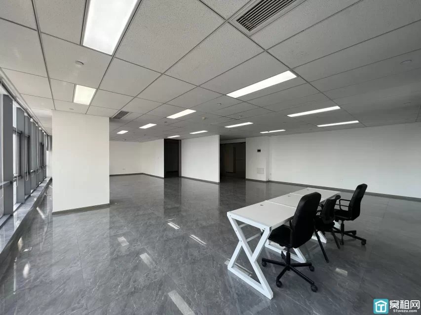 鄞州区天童南路际280平精装办公室推荐精装修3个隔间 东北朝向 落地窗