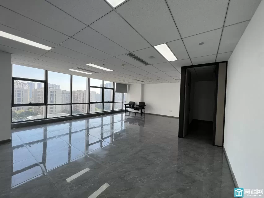 鄞州区天童南路际280平精装办公室推荐精装修3个隔间 东北朝向 落地窗