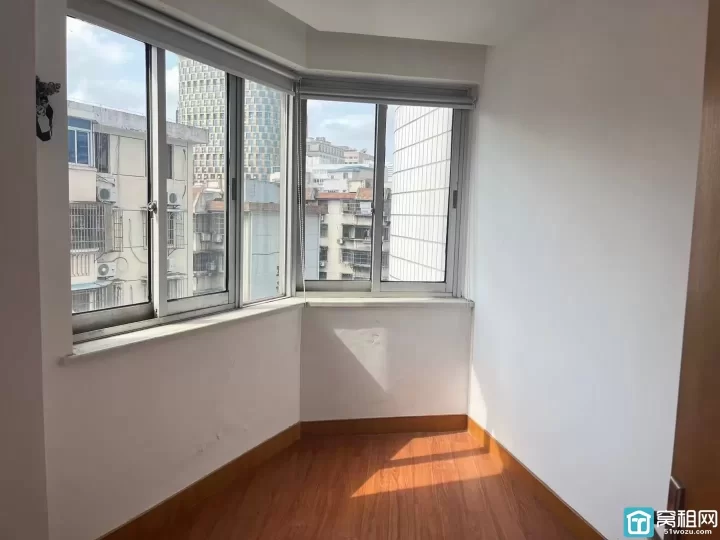 海曙灵桥路天封大厦58平方2200元每月办公室出租